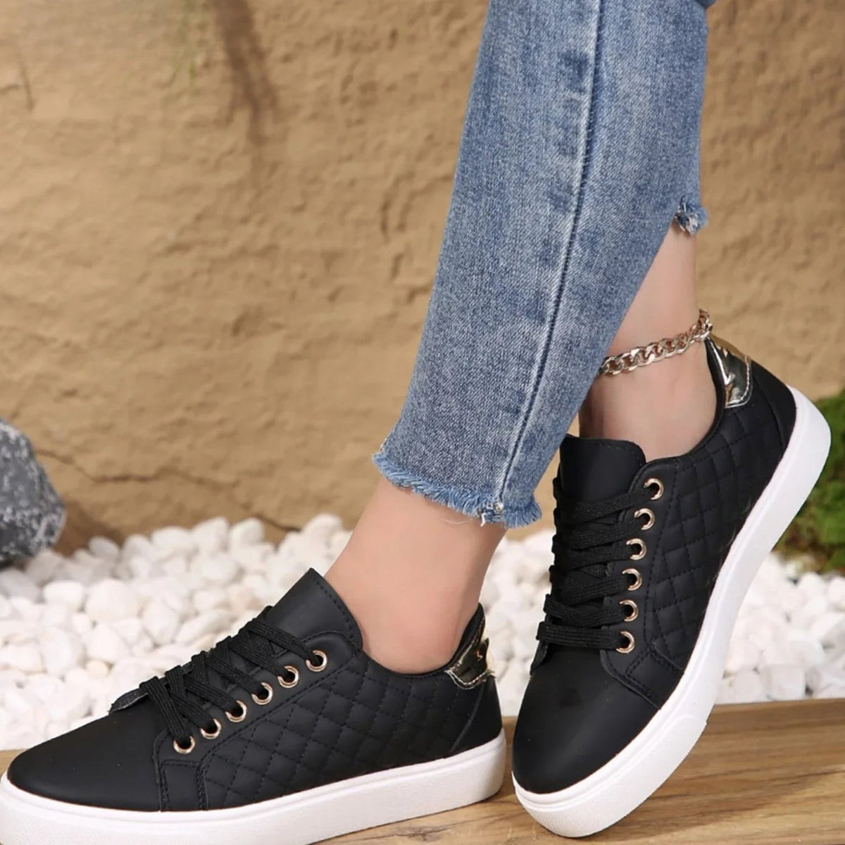 Damessneakers van gewatteerd imitatieleer met plateauzool