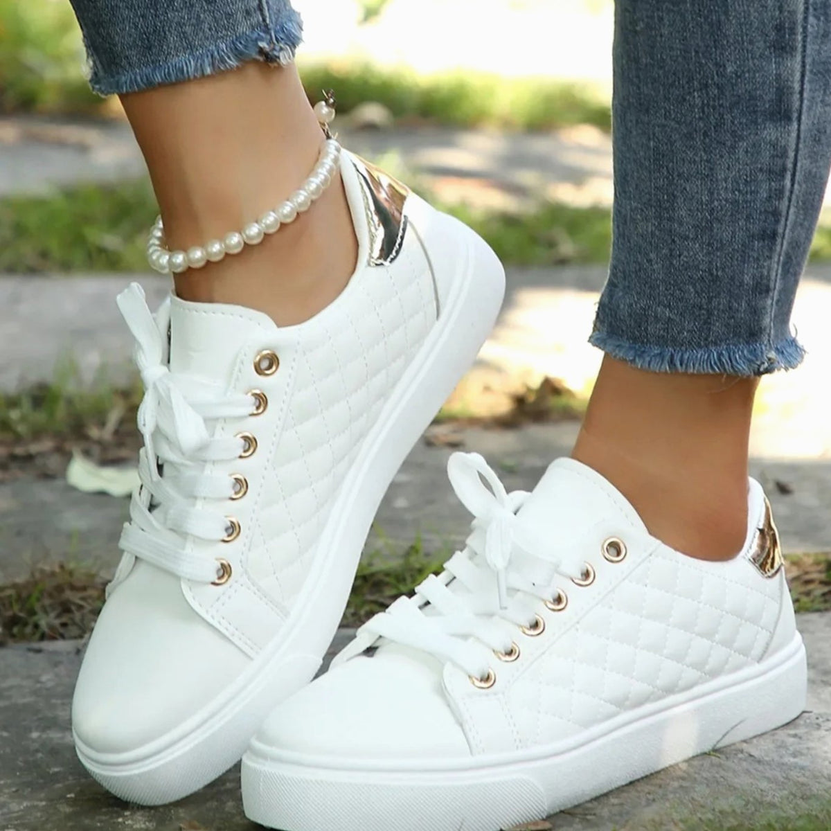 Damessneakers van gewatteerd imitatieleer met plateauzool