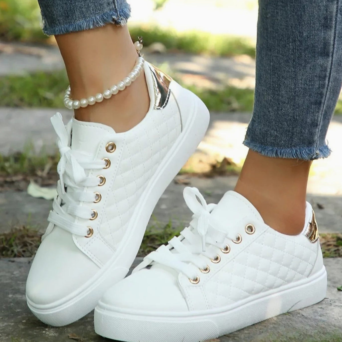 Damessneakers van gewatteerd imitatieleer met plateauzool
