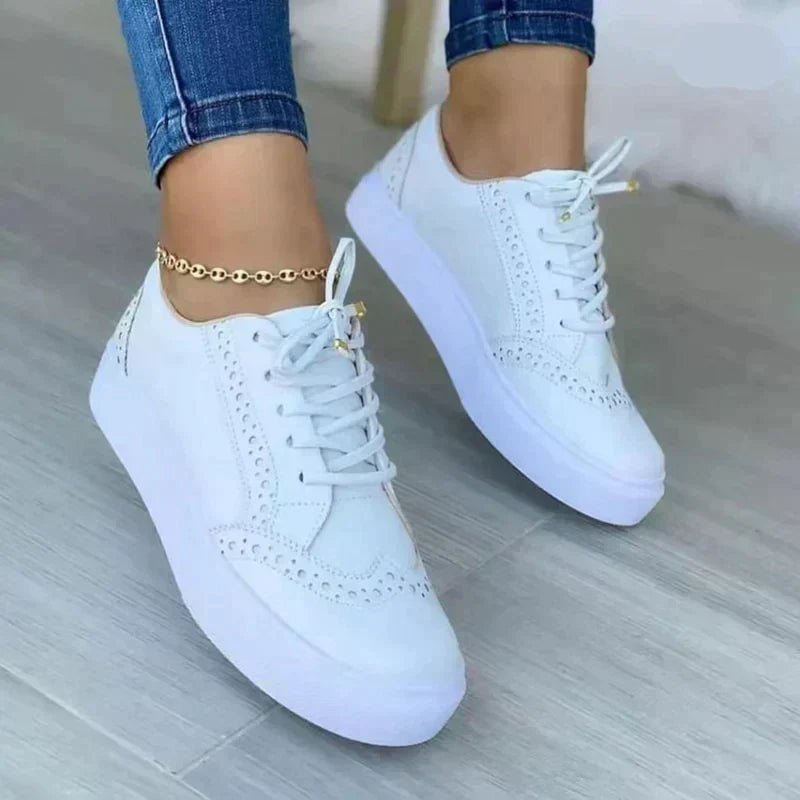 Damesplatformsneakers van PU-leer met brogueperforaties