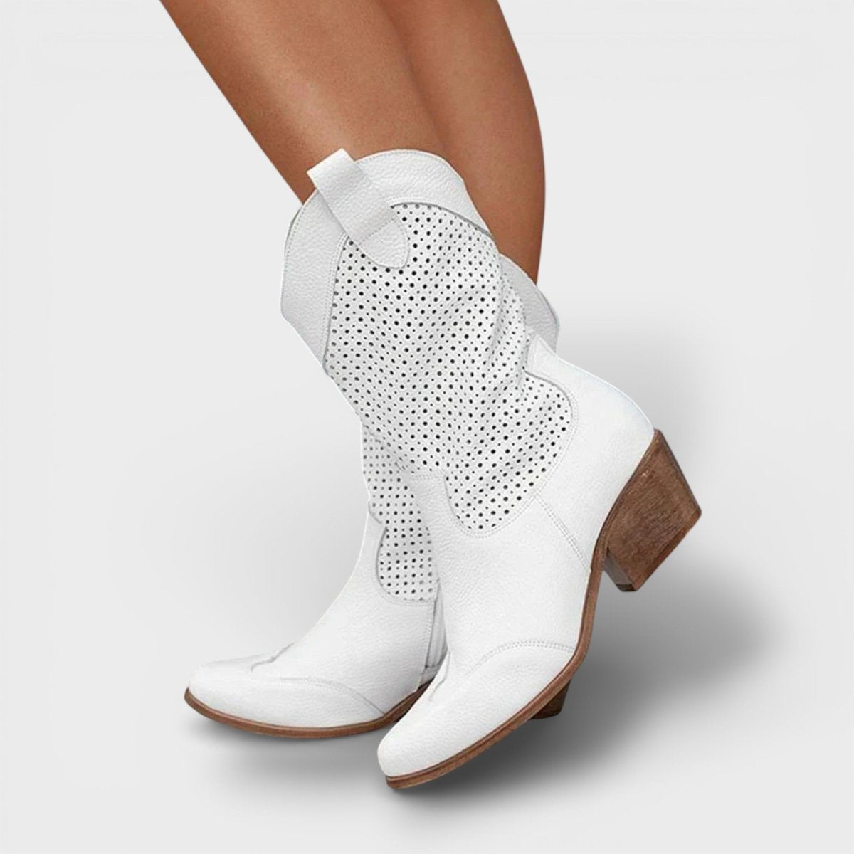 Halfhoge damescowboylaarzen met perforaties en zijrits