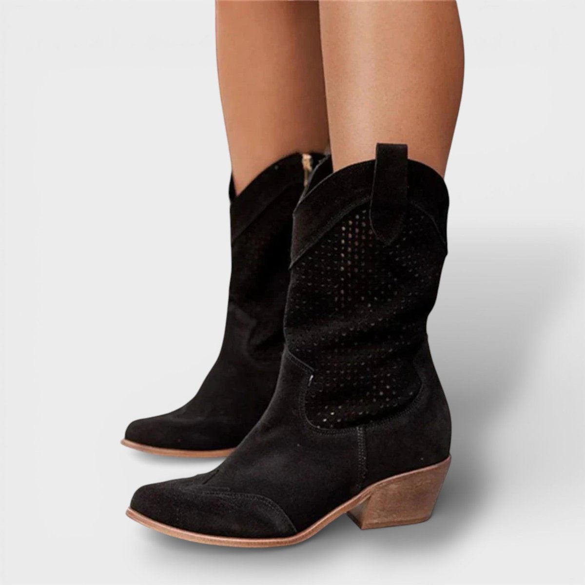 Halfhoge damescowboylaarzen met perforaties en zijrits