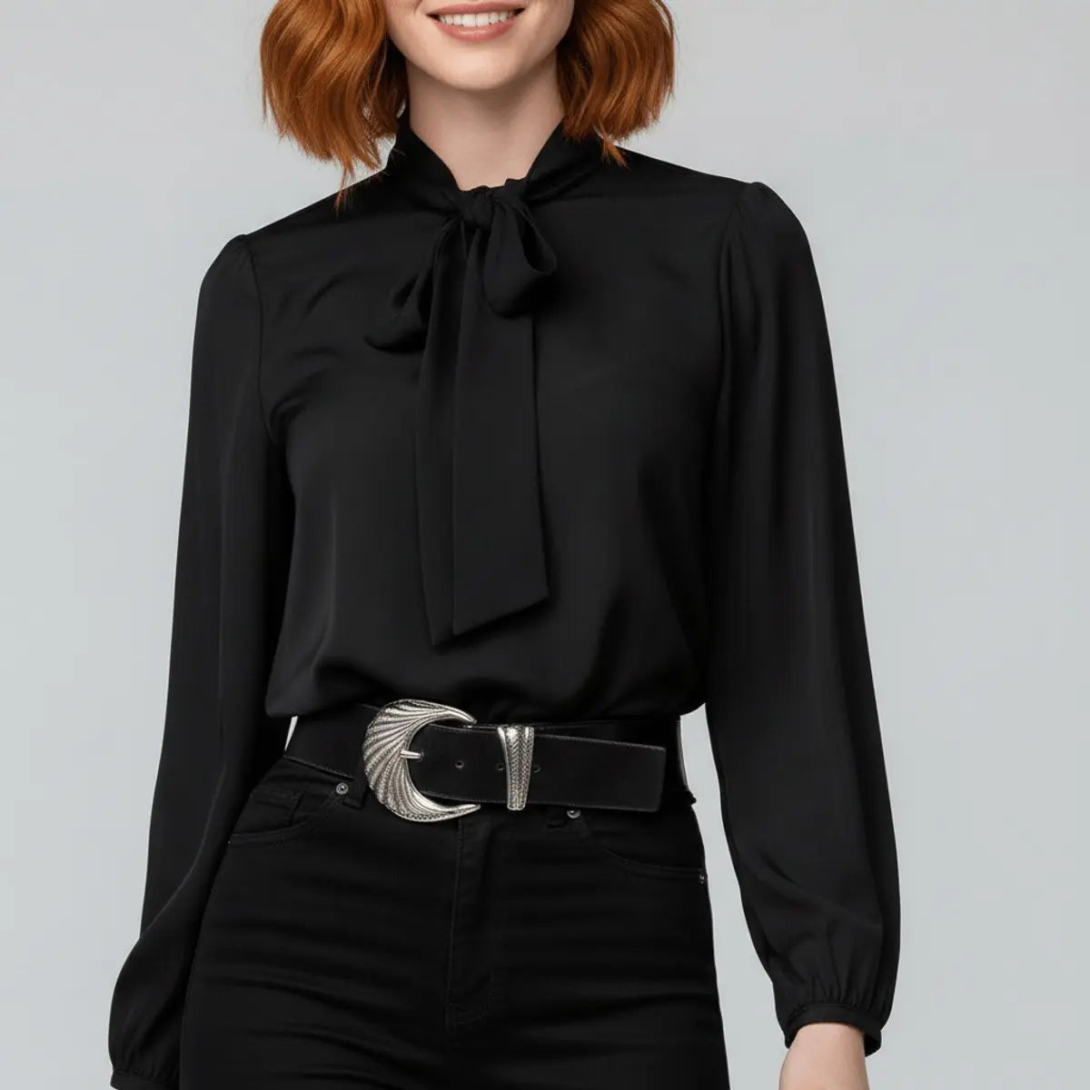 Mia | Losvallende damesblouse met halsstrik en lange mouwen