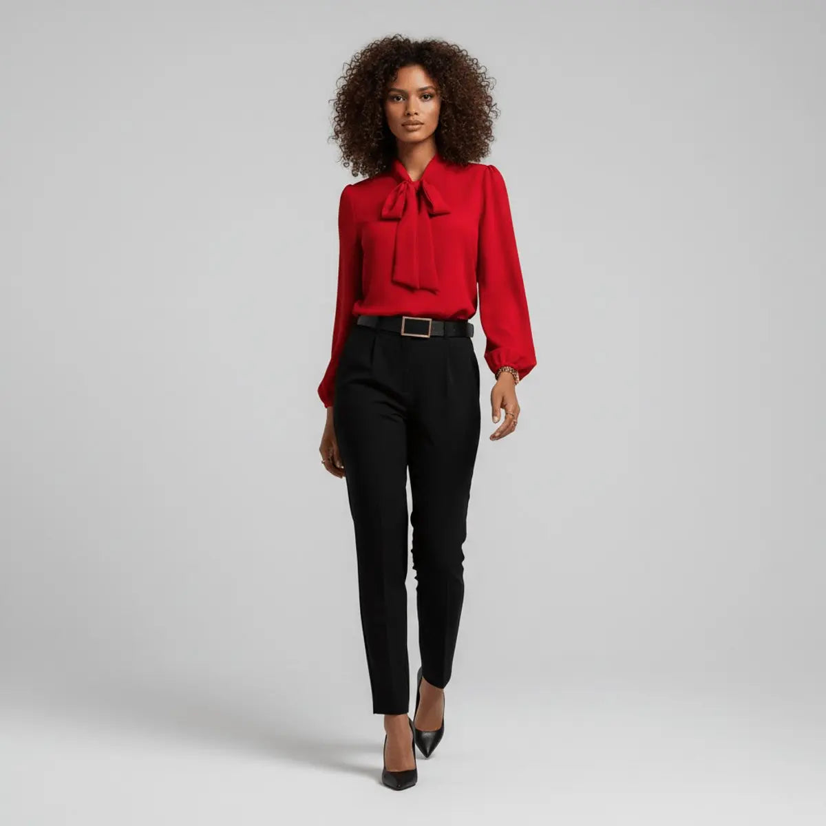 Mia | Losvallende damesblouse met halsstrik en lange mouwen