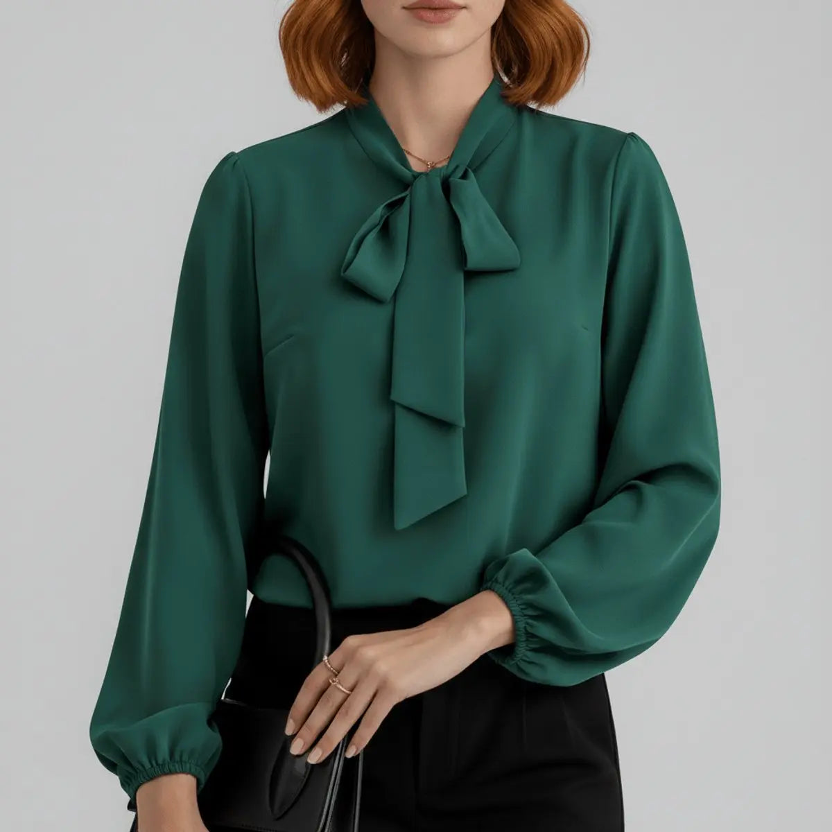 Mia | Losvallende damesblouse met halsstrik en lange mouwen