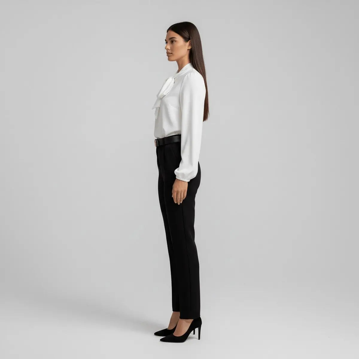 Mia | Losvallende damesblouse met halsstrik en lange mouwen