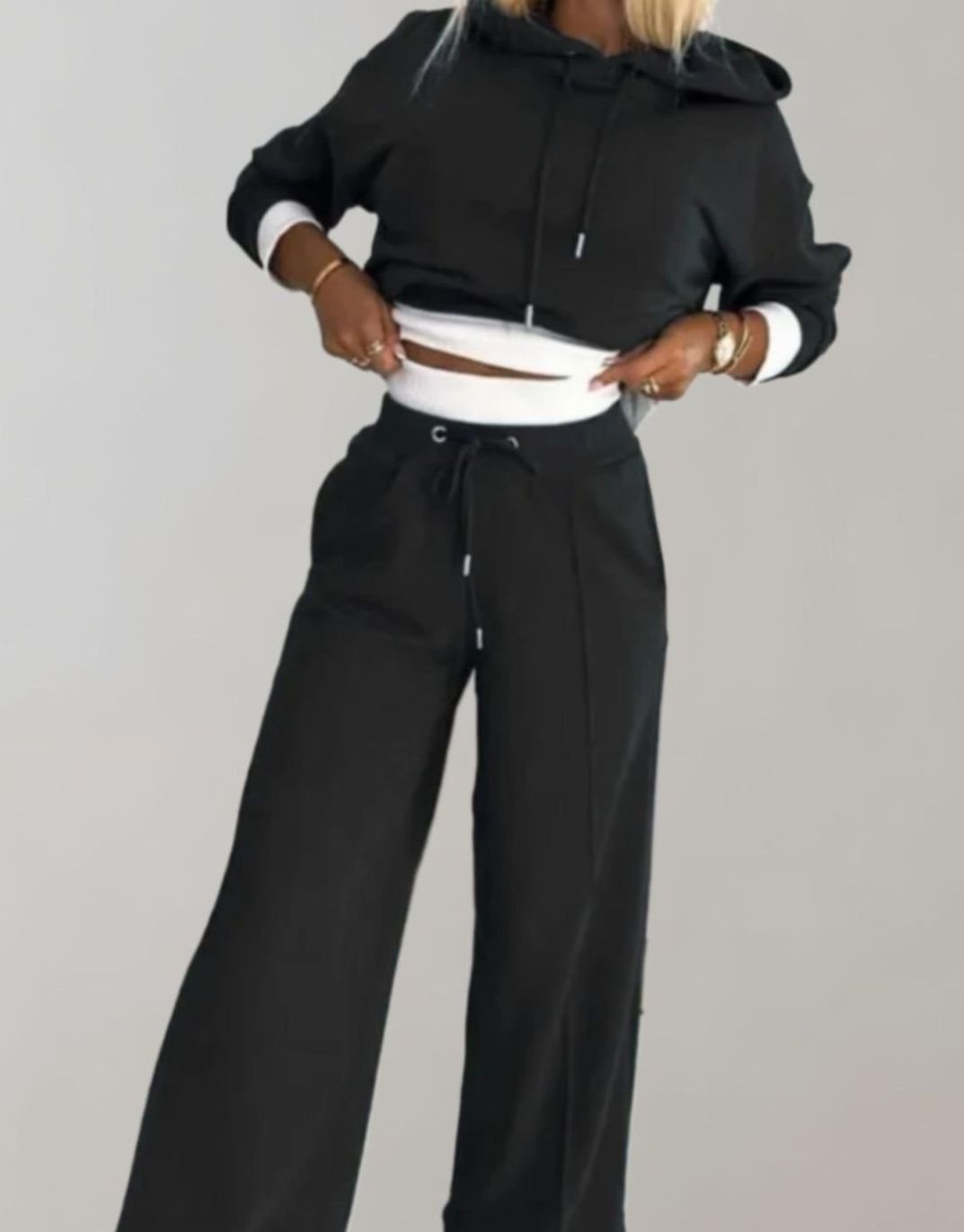 Tilde | Dames tweedelige set met cropped hoodie en wijde broek