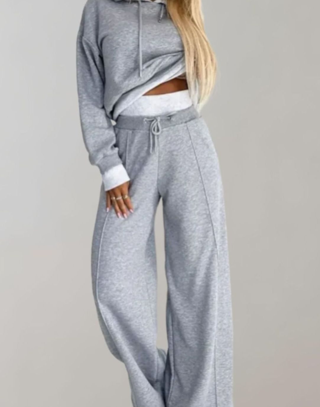 Tilde | Dames tweedelige set met cropped hoodie en wijde broek