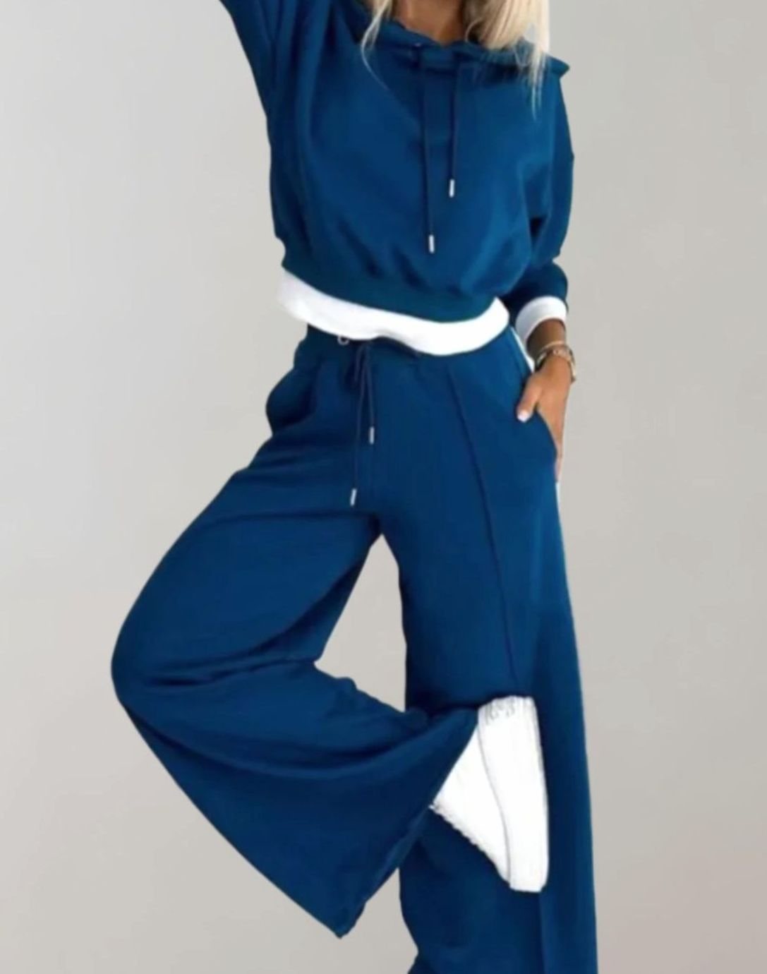 Tilde | Dames tweedelige set met cropped hoodie en wijde broek