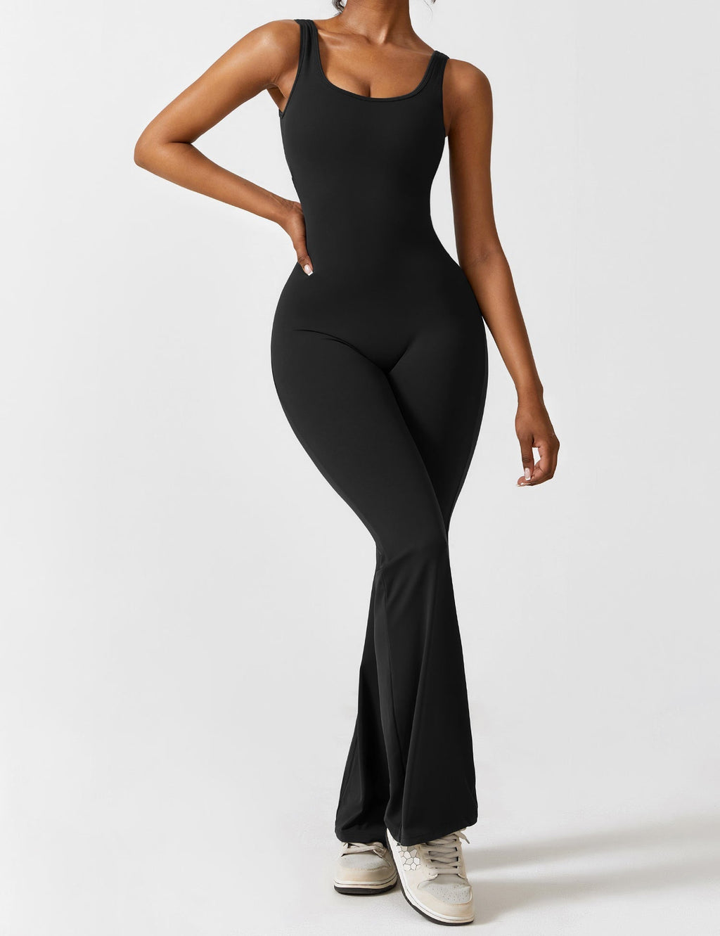 Rugvrije jumpsuit met uitlopende broekspijpen — afbeelding 84