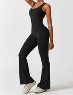 Rugvrije jumpsuit met uitlopende broekspijpen
