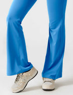 Rugvrije jumpsuit met uitlopende broekspijpen