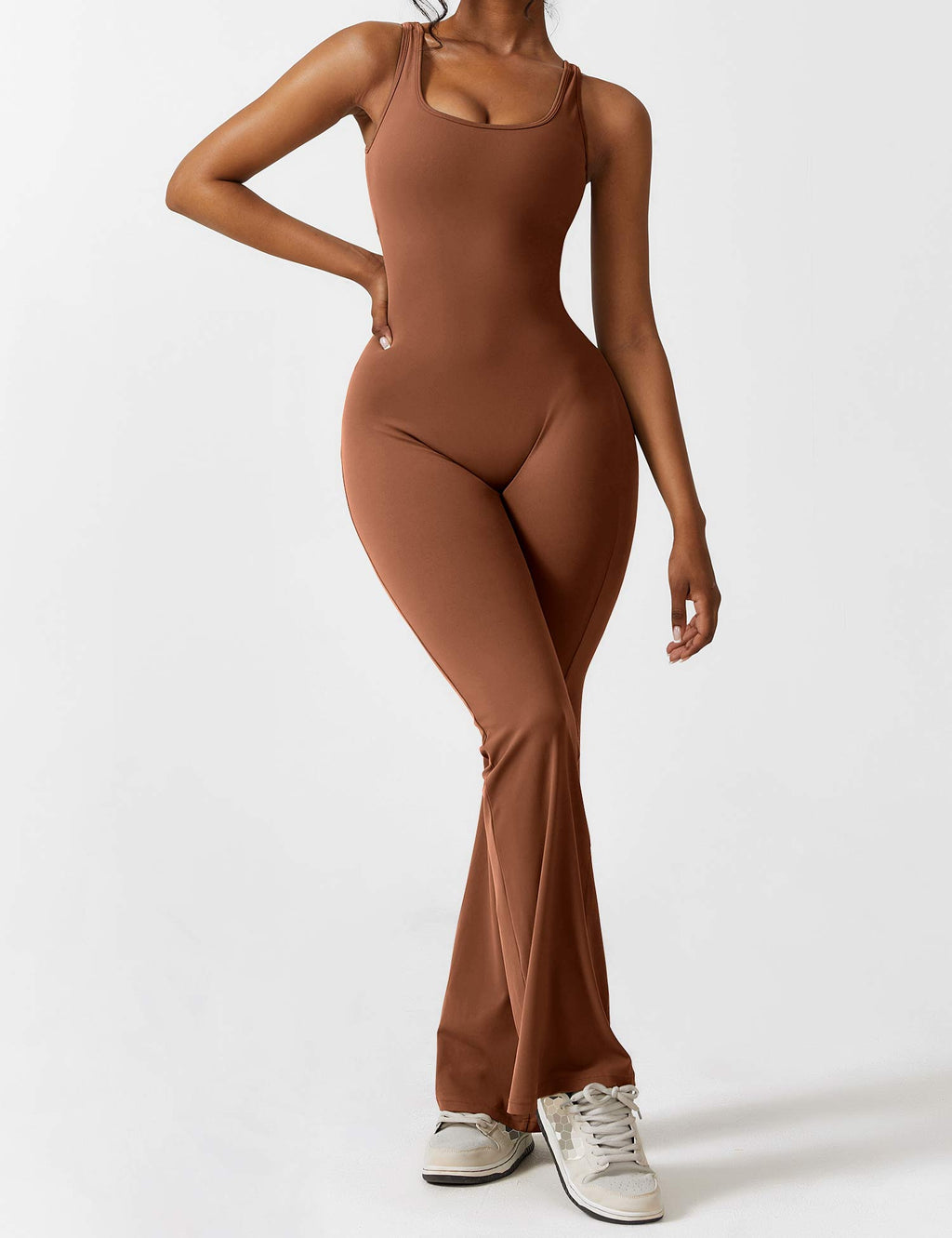 Rugvrije jumpsuit met uitlopende broekspijpen