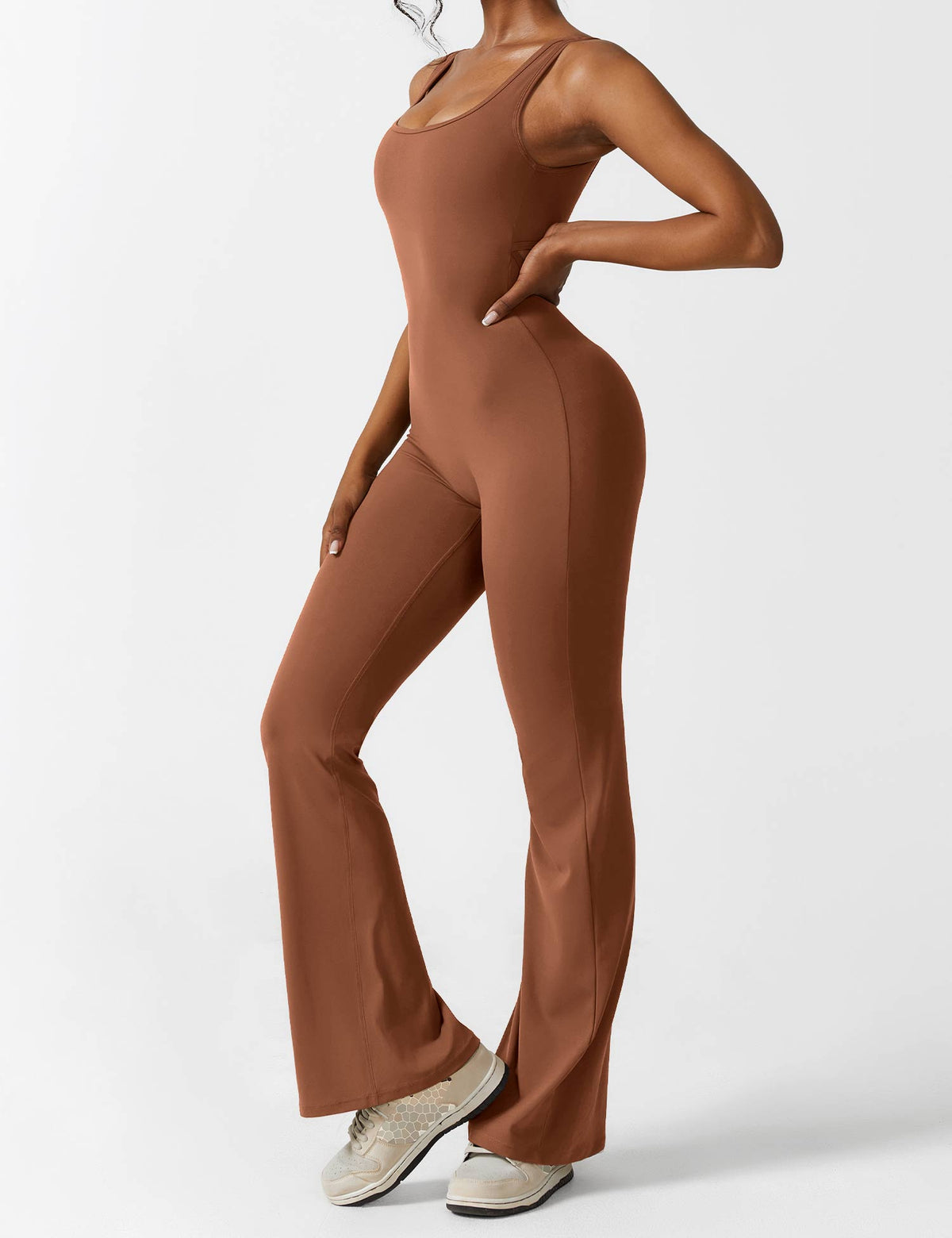 Rugvrije jumpsuit met uitlopende broekspijpen