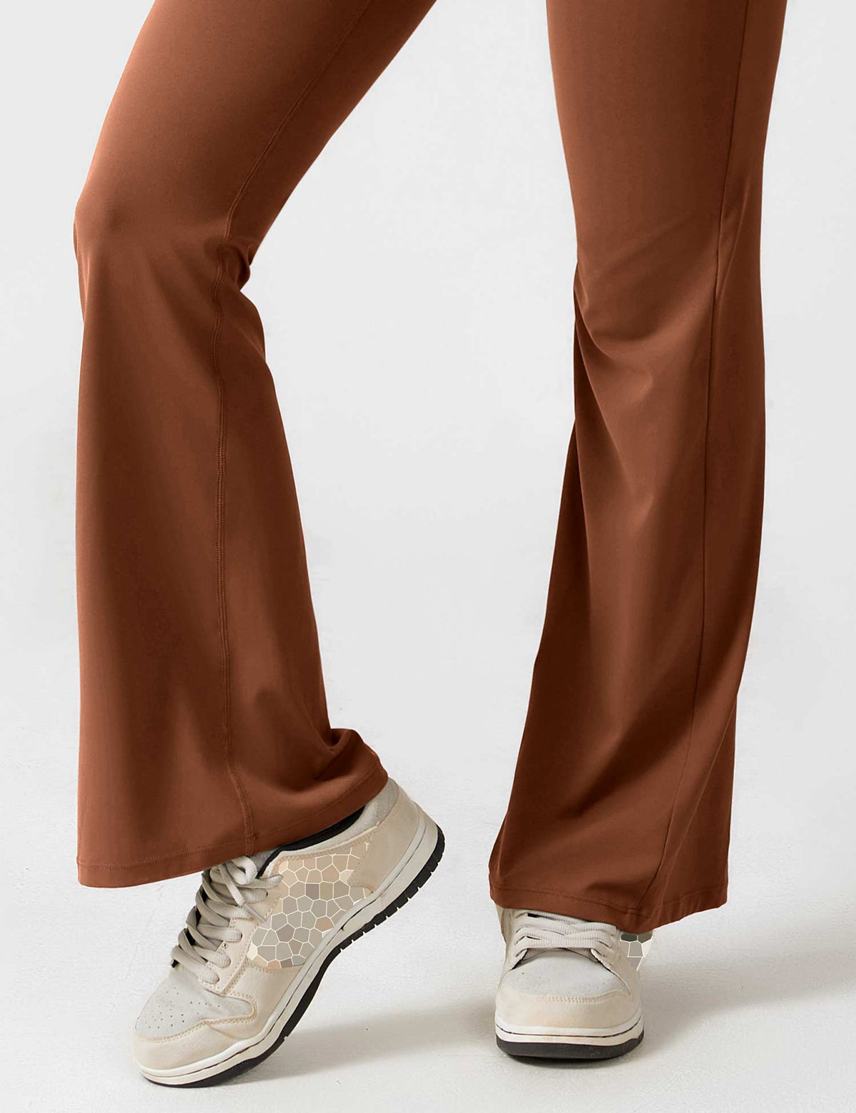 Rugvrije jumpsuit met uitlopende broekspijpen — afbeelding 121