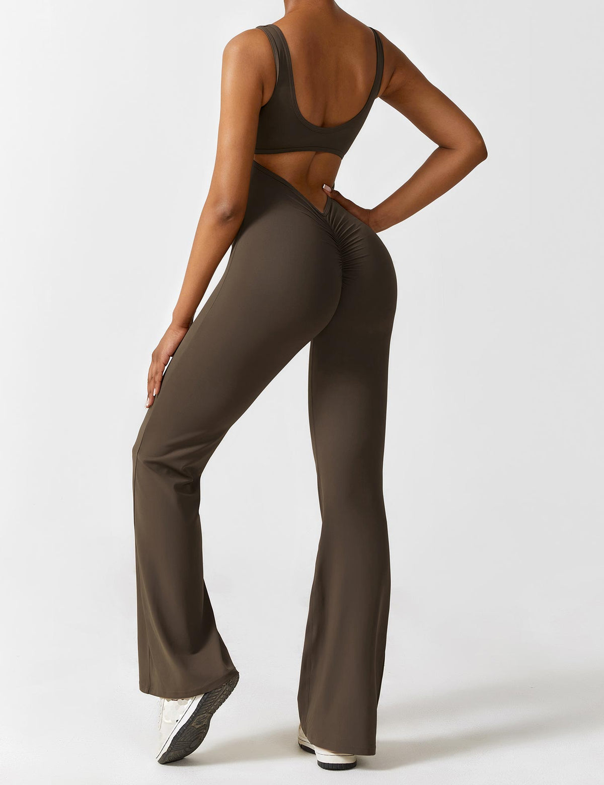 Rugvrije jumpsuit met uitlopende broekspijpen
