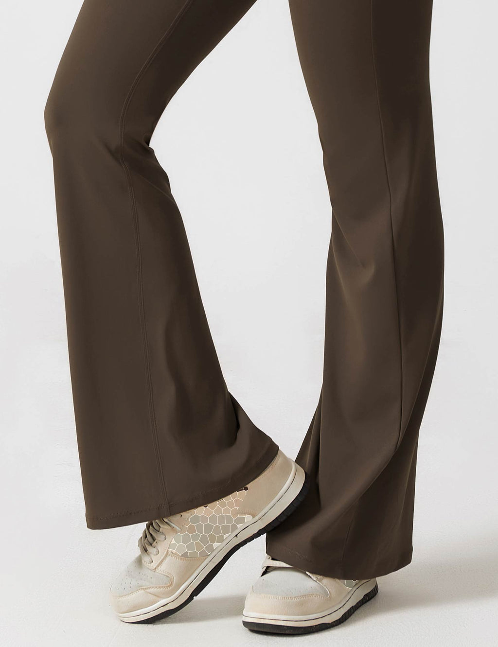 Rugvrije jumpsuit met uitlopende broekspijpen