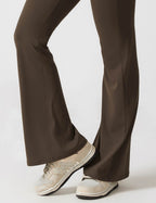 Rugvrije jumpsuit met uitlopende broekspijpen