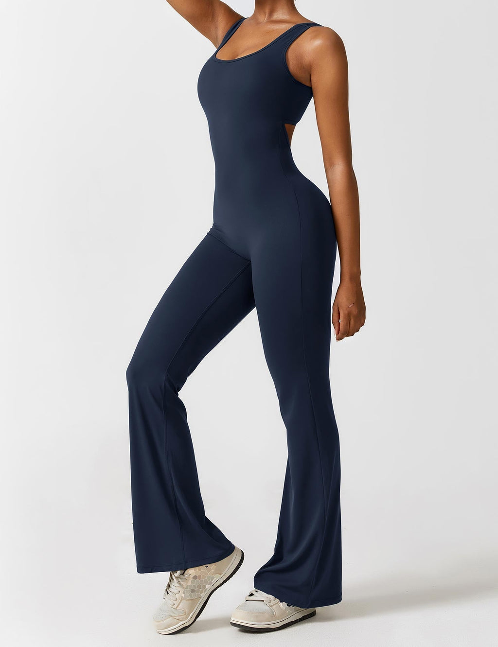 Rugvrije jumpsuit met uitlopende broekspijpen