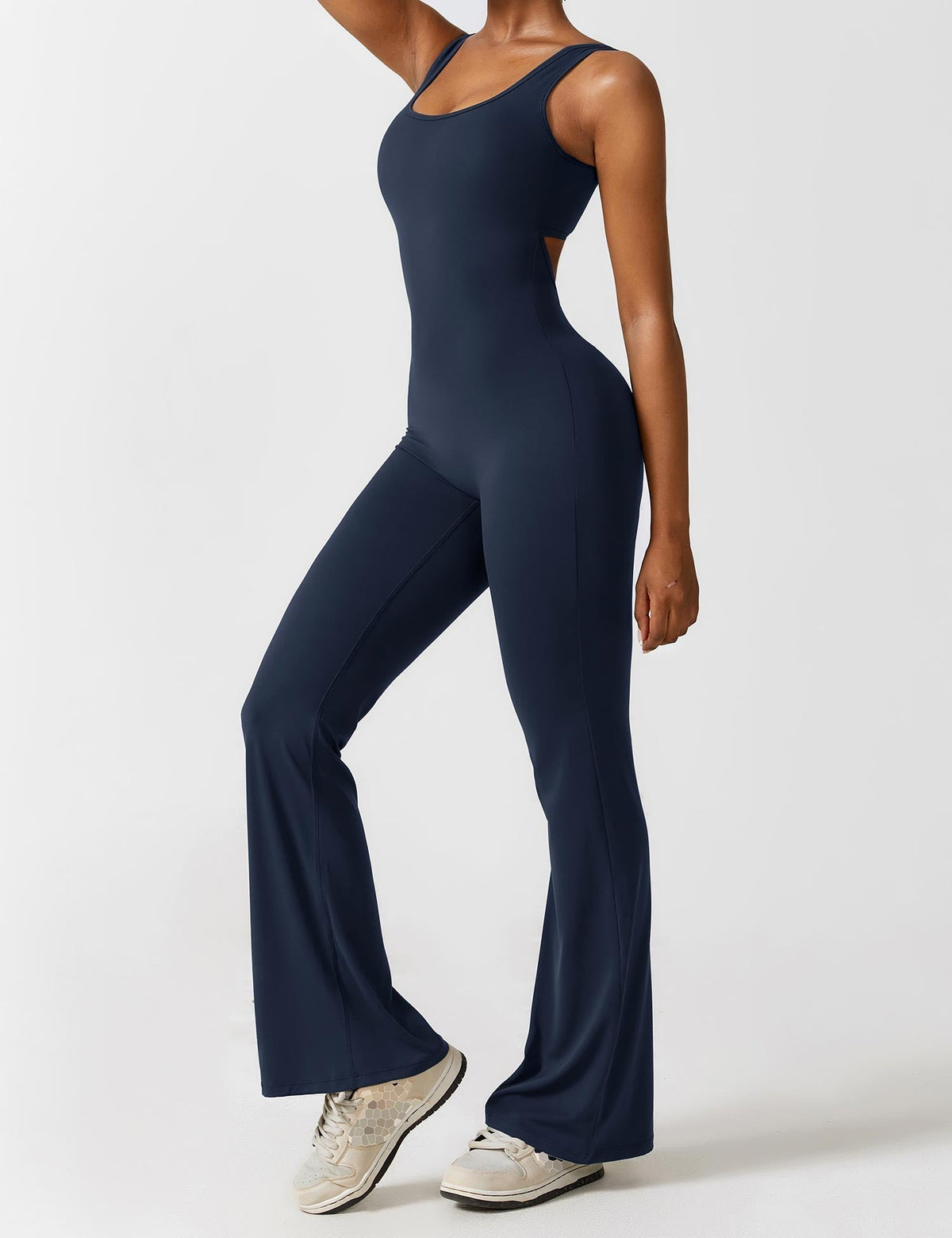 Rugvrije jumpsuit met uitlopende broekspijpen — afbeelding 34