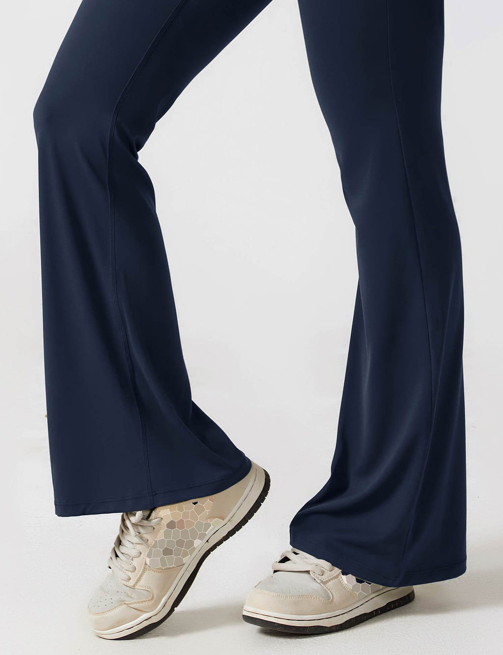 Rugvrije jumpsuit met uitlopende broekspijpen