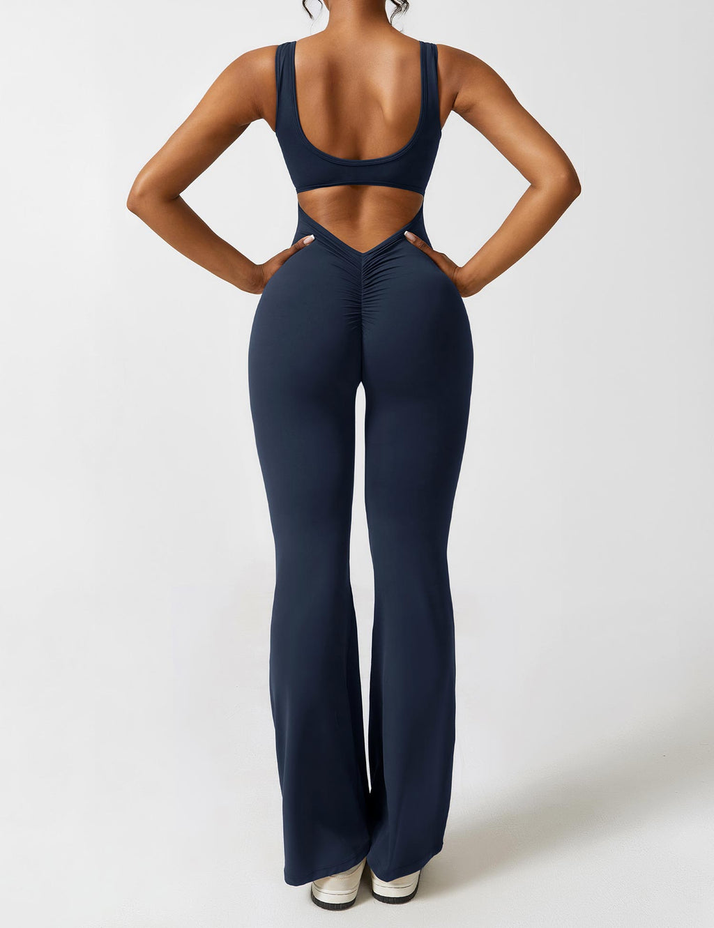 Rugvrije jumpsuit met uitlopende broekspijpen