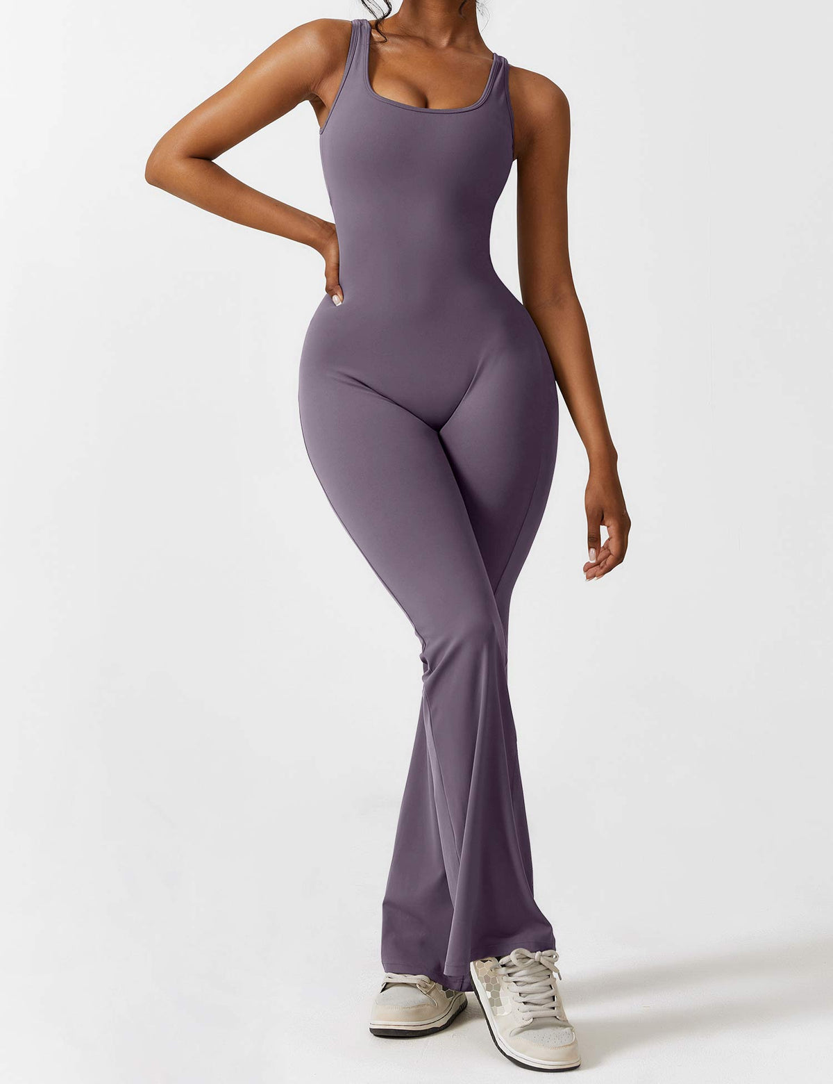 Rugvrije jumpsuit met uitlopende broekspijpen