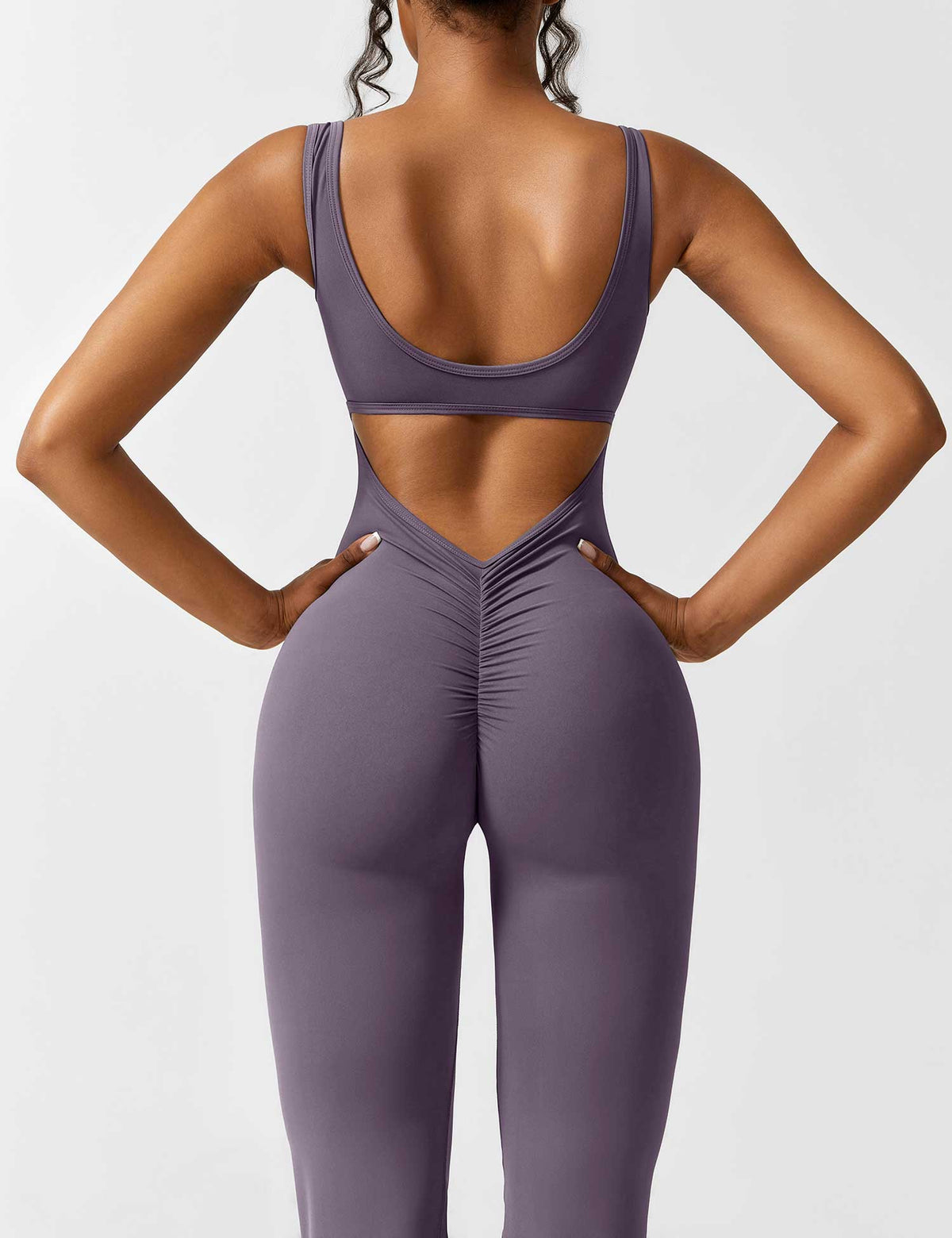 Rugvrije jumpsuit met uitlopende broekspijpen