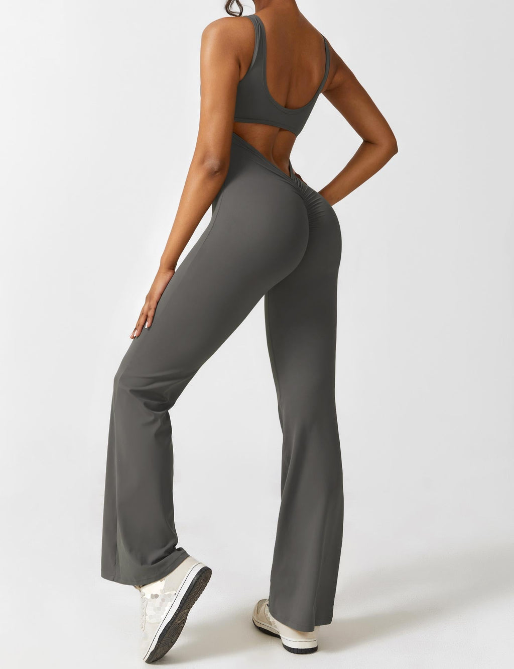 Rugvrije jumpsuit met uitlopende broekspijpen