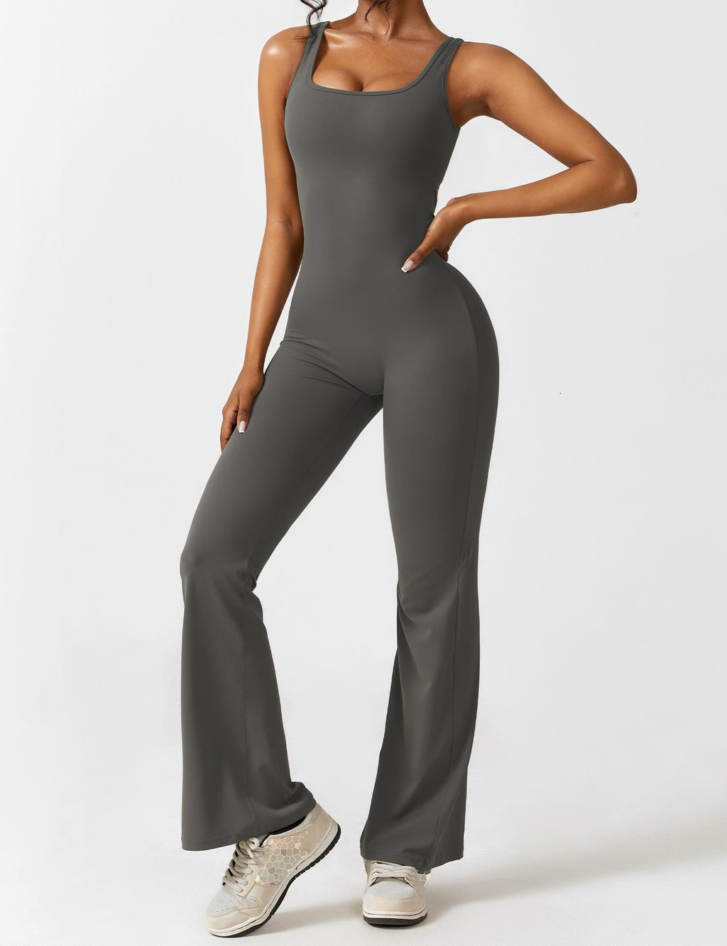 Rugvrije jumpsuit met uitlopende broekspijpen