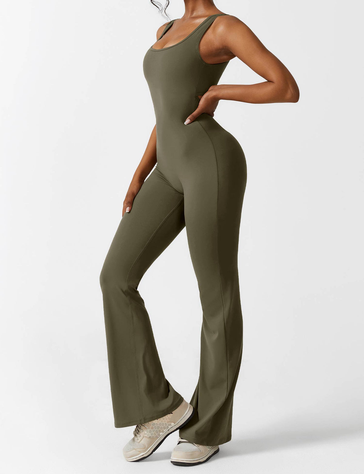 Rugvrije jumpsuit met uitlopende broekspijpen