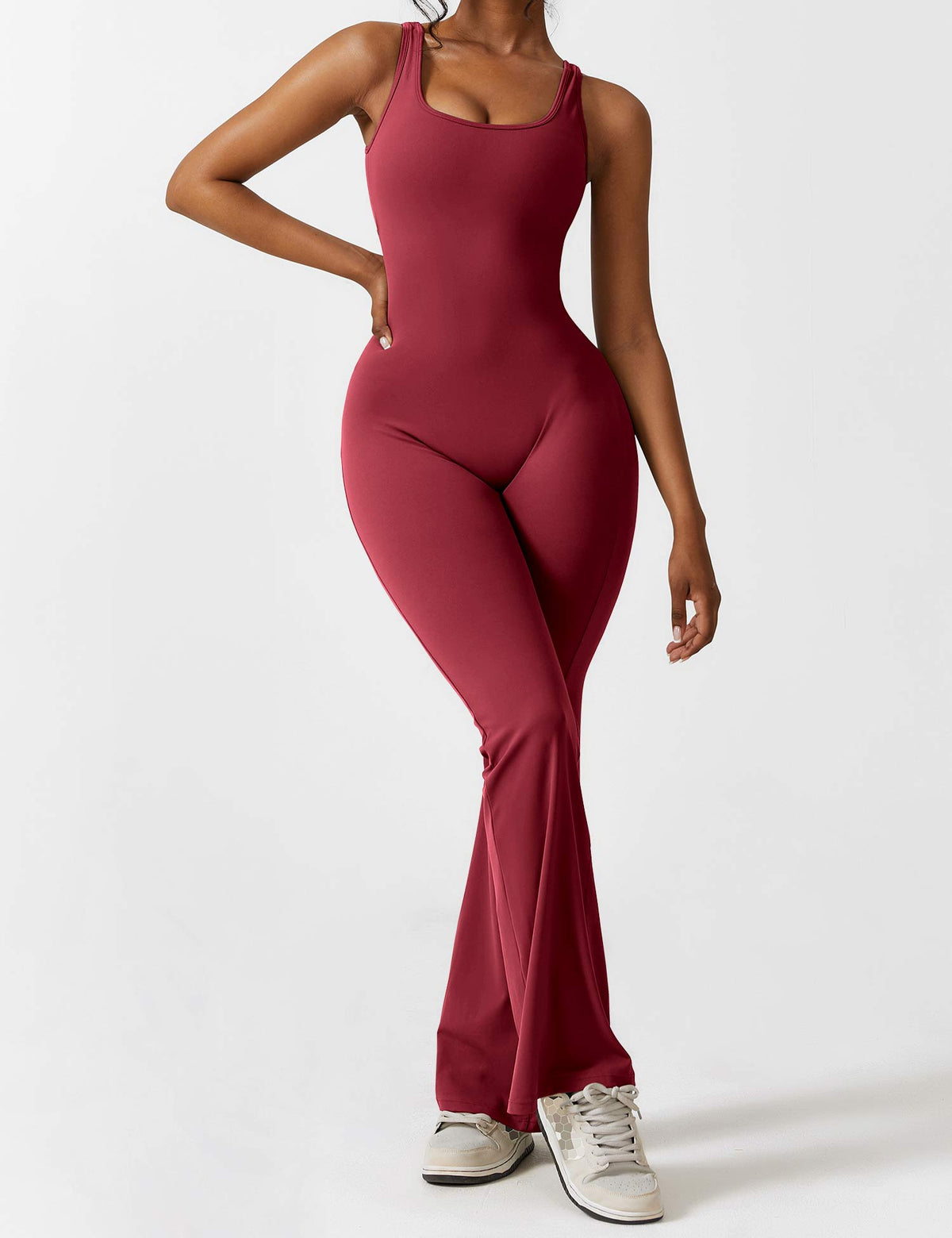 Rugvrije jumpsuit met uitlopende broekspijpen