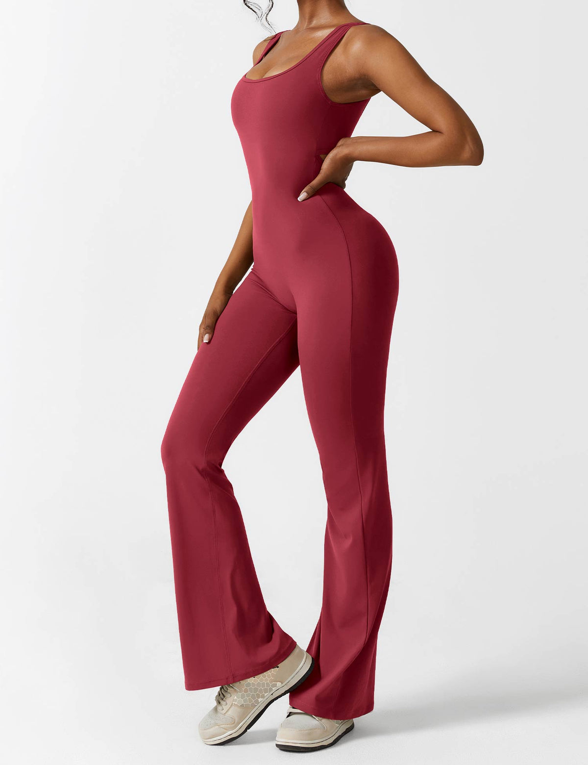 Rugvrije jumpsuit met uitlopende broekspijpen